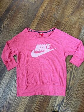 Nike Heather Pink Crew 3/4 shirt with White Logo and wide neck